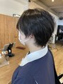 ヘネン(Hennenn) ショートはシルエットが綺麗で楽にスタイリングできます!