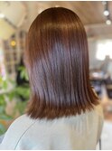 外ハネミディアム×レッドオレンジ×ウォーム系ベージュ