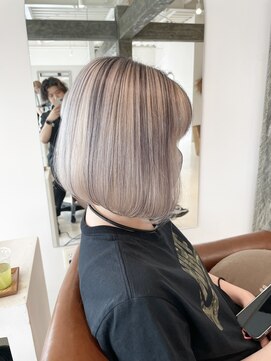 ラウレア(LAULEA) ホワイト×ブラック