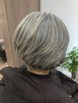 ヴィヴァーシャス(viva cious) 白髪ホイルワーク