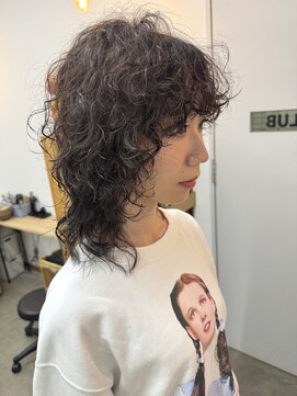 キューズ クラブ(cuz KLUB) 【cuzKLUB】ウルフレイヤー×スパイラルパーマ［池袋］