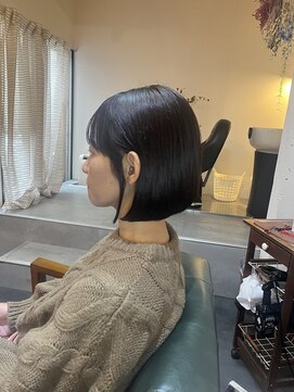 ダダ ヘアサロン(DADA Hair Salon) 切りっぱなし前下がりボブ