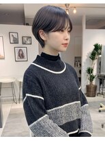 ブラット(Brat)&nbsp;暗髪グレージュ×小顔耳かけ丸みショート[Brat]