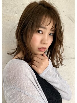 バズ ビー(BUZZ Bee) 柔らかミディアム×シースルーバング【BUZZbee沖俊太】