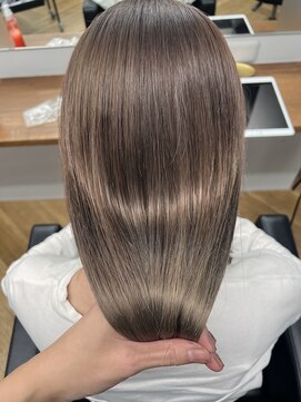 シカ 神戸三宮元町店(Cica) ミルクティー ベージュ ハイトーン ブリーチ 髪質改善 三宮