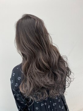 イース バイ アンブルリュクス 北千住(Ease by amble luxe) グレージュ