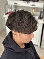 レヴィア(REVIA)&nbsp;メンズカット刈り上げツーブロックニュアンスパーマ