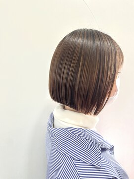 ヘアーアンドメイクアップモパ 切りっぱなしボブ