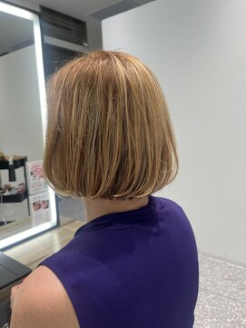 サヴォア(Savoir) 無造作ボブ。