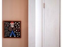 ハロウの雰囲気（シンプルでセンスが溢れる店内）