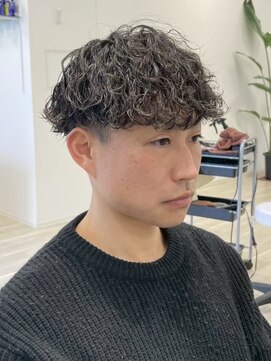 アントバイフィフス 秋田(unt by fifth) 秋田メンズパーマ波巻きスパイラルパーマセンターパートフェード