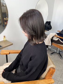 イルム(illmu) グレージュ