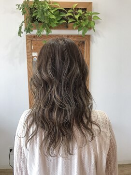 メイヘア(May Hair) ロングのグレージュカラー