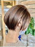 首元スッキリ大人ショートスタイル☆小顔補正立体カット