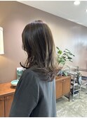 セミロングレイヤー×アッシュベージュ
