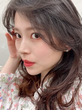 レヴィア(REVIA) レディースミディアムレイヤースタイル