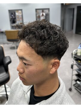 アイコン ブルー メンズ(I-CON #blue MEN'S) ワンカールパーマ×スキンフェード【池袋フェード】