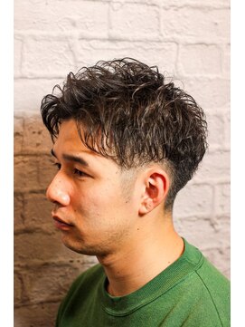 グレイスフルバーバー 新宿パークタワー店 新宿理容室でビジネスマン向け|ツーブロックxニュアンスパーマ