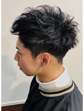 ヘアークリアー 春日部 メンズ/毛先で遊ぶモヒカンスタイル/長めがカッコいい