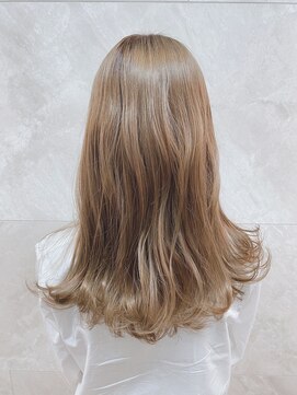 ドゥマン(Demain) 透明感カラーミルクティーベージュ◆エアリーミディセミロング