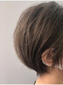 白髪ぼかしハイライト × 丸みショート