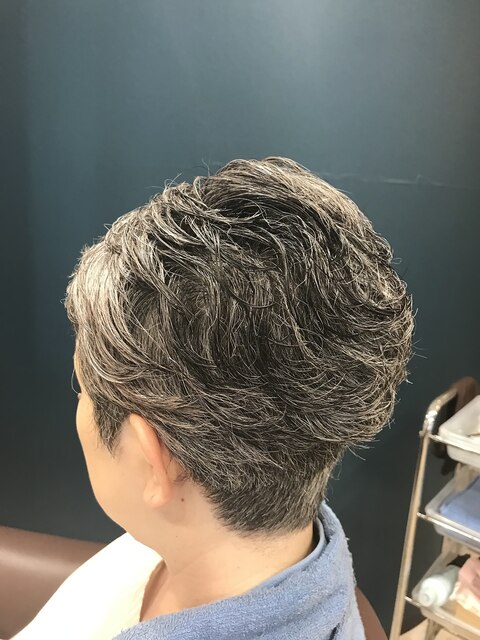 40代50代60代70代グレイヘア白髪活かす似合わせショートレイヤー