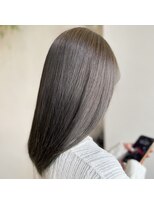 ムニカ 表参道(Munica)&nbsp;グレーアッシュカラー☆サラ艶ストレート