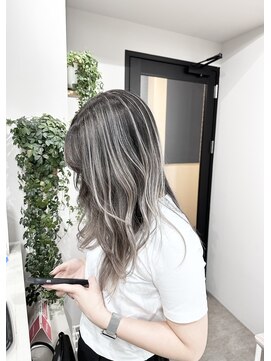 リグ 横浜(Lig.) ホワイトグレージュ/バレイヤージュ/ブリーチ/ダブルカラー