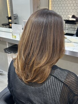 ヴィオットバイサロン(Viot by Salon) 薄めバング長めバングフェイスレイヤーミディインナーグレージュ