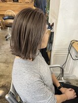 ウィークエンド(WEEKEND)&nbsp;白髪活かしカットデザインカラートリートメント22000