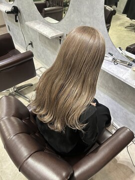 グラッジ 池袋(GLADGE) ミルクティーベージュ グレージュ ハイトーン 池袋西口