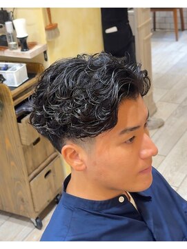 グルーマーズトウキョウ(GROOMER/S TOKYO) ラルフカール メンズパーマ ビジネスマン フェード