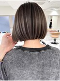 ハイライト白髪ぼかしダブルカラーインナーカラーショートボブ