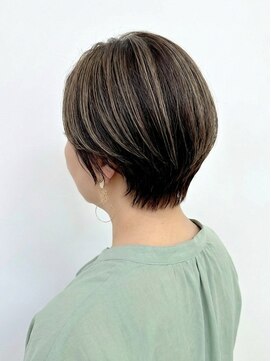 アッシュ 十日市場店(Ash) 白髪ぼかし / ショート