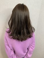 ウニカ デ ビエモン(UN1CA de BIEMON)&nbsp;ツヤ髪ダークトーンブラウンカラー 外ハネストレートロング