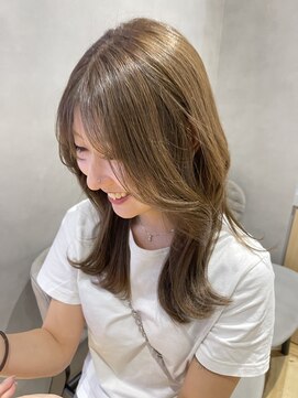 ジルバイジアン(JILL by GIEN) 柔らかブラウンベージュ　顔周りレイヤー 梶屋