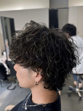 バース バイ ハピネス(BIRTH by happiness) ツイストスパイラルパーマツイストパーマメンズマッシュパーマ