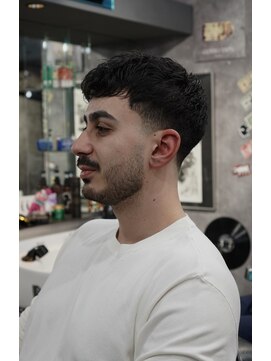 ツークツワンク バーバー 新宿(ZUG2WANG BARBER) テーパーフェード