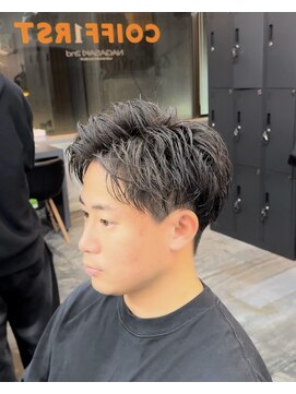 コワファースト長崎シャンプーボーイ 2nd(COIFF1RST 長崎 SHAMPOO BOY) 長崎メンズ“アップバングショート”