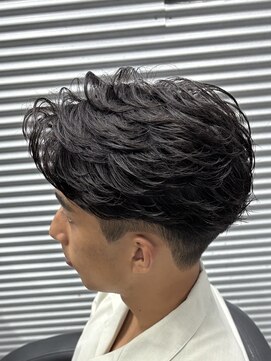 ガオプロデュースバイレボ(gao produced by revo) フェザーショートフェザーパーマ刈り上げセンターパート眉カット
