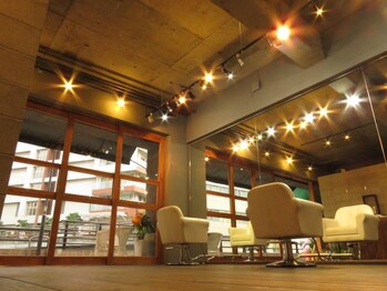 ヘアアンドメイク グラ(HAIR&MAKE gra)の写真/【小倉/モノレール平和通駅徒歩5分】何度でも通いたくなると好評の[gra]★居心地の良さが人気のヒミツ♪