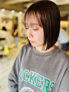 ストロベリーR. ぱっつんボブにココアブラウンカラー