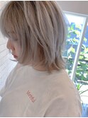 ホワイトブロンドにレイヤースタイル
