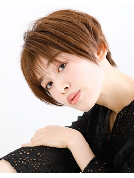 タヤ 自由が丘店(TAYA) 20代シースルーバングハイライトオリーブカラーショートボブ