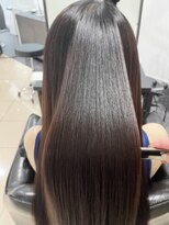ツヤ髪ロング　髪質改善　センターパート