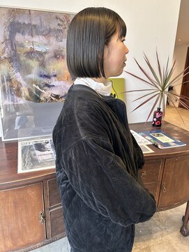 ヘアーアイストゥーレ(HAIR ICI TRE) ボブ　ぷつっとカット　オリーブアッシュ　ダブルカラー