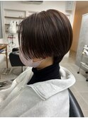 大人ショートカットダークブラウン前髪なしスタイルサラツヤ髪