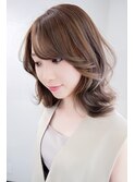 レイヤーカット、ハイトーン、ミルクティーベージュ