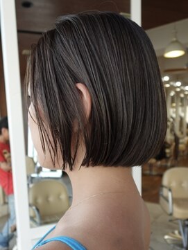 ビュートリアム 七里ヶ浜(BEAUTRIUM) 似合わせミニボブと透明感アッシュカラー【福井ユウリ湘南鎌倉】