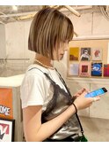 デザインカラーコントラストハイライト切りっぱなしボブ